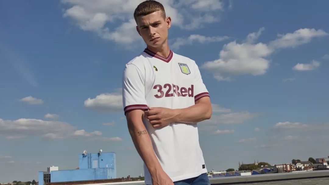 金年会-转折点阿斯顿维拉临场应变，欧超杯窗口期攻防权衡，信心回归，赛季目标并未改变的简单介绍