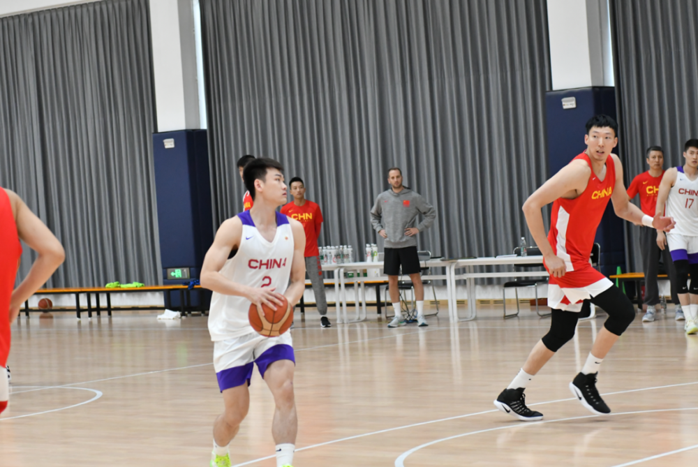 jinnianhui-关于深圳男篮训练开放日；转会期刷新队史纪录引欢呼；德国杯在即；年轻球员得到机会的信息